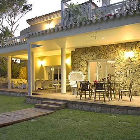 Villa De Lujo Con Jardines Y Piscina *