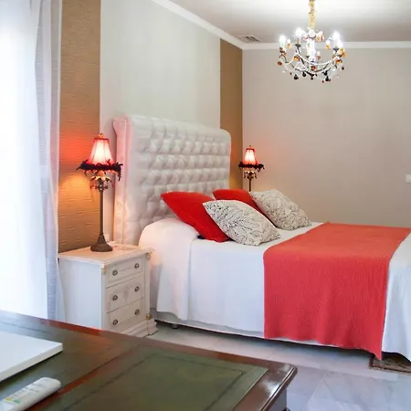 Villa De Lujo Con Jardines Y Piscina *