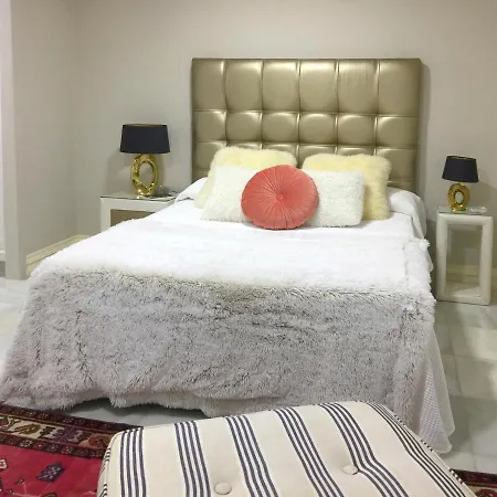 Villa De Lujo Con Jardines Y Piscina *